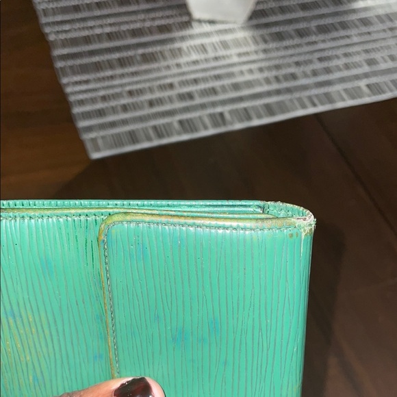 Green Louis Vuitton Wallet - Picture 4 of 13